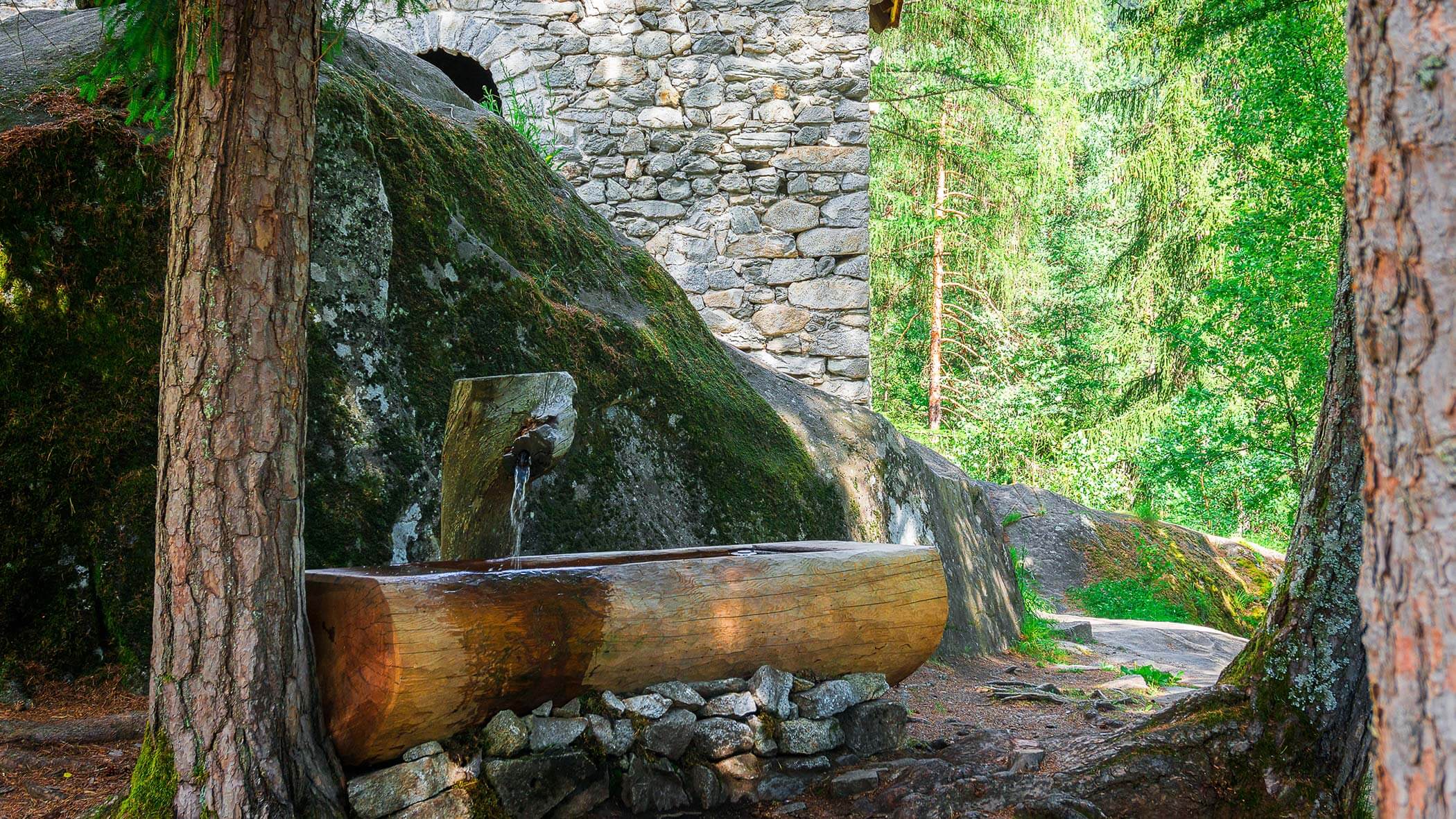 Abbeveratoio in legno - Cascate di Riva di Tures