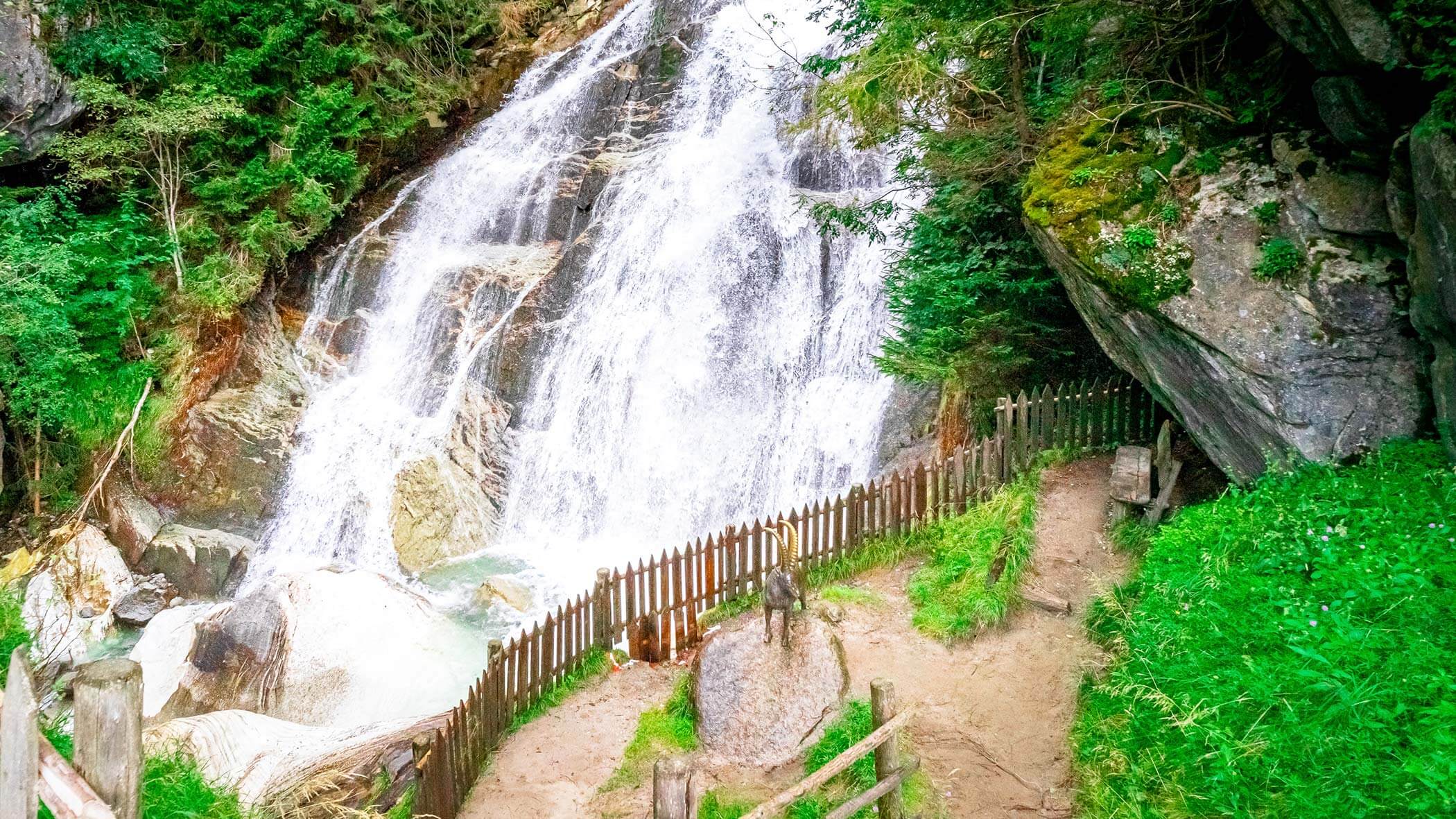 Sentiero escursionistico alle cascate di Riva - estate